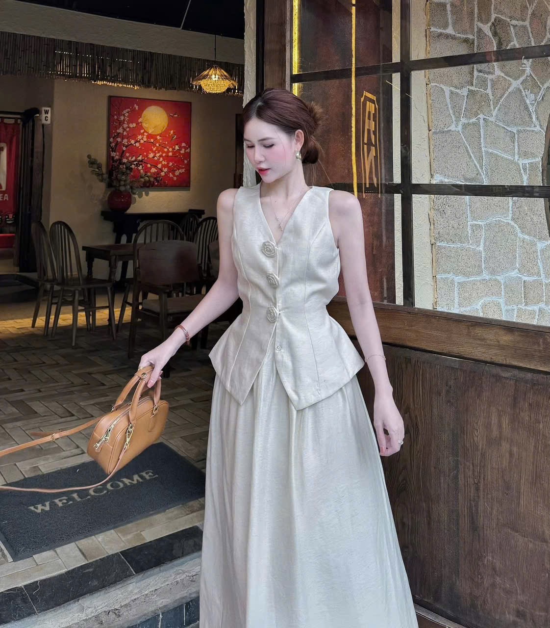 SÉT LIEN CỔ VEST ĐÍNH HOA MÀU BE