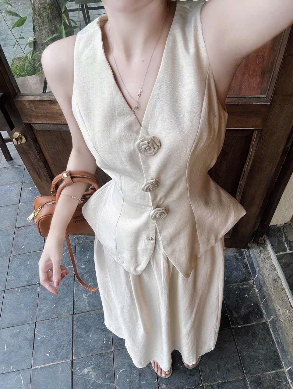 SÉT LIEN CỔ VEST ĐÍNH HOA MÀU BE