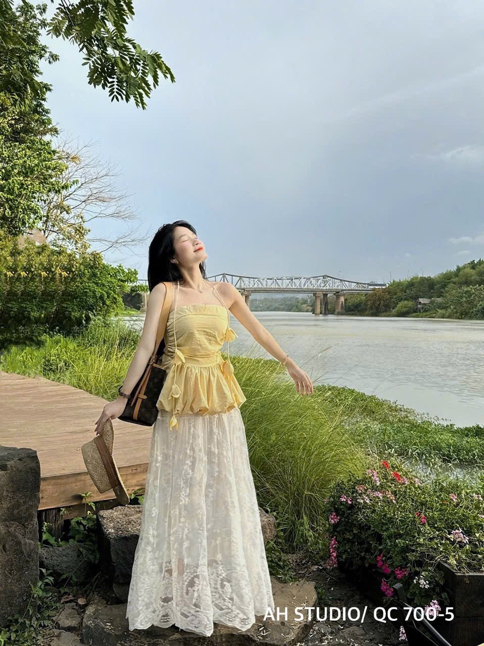 M700- ÁO SƠ MI QUÂY CÚP LI NGỰC THIẾT KẾ