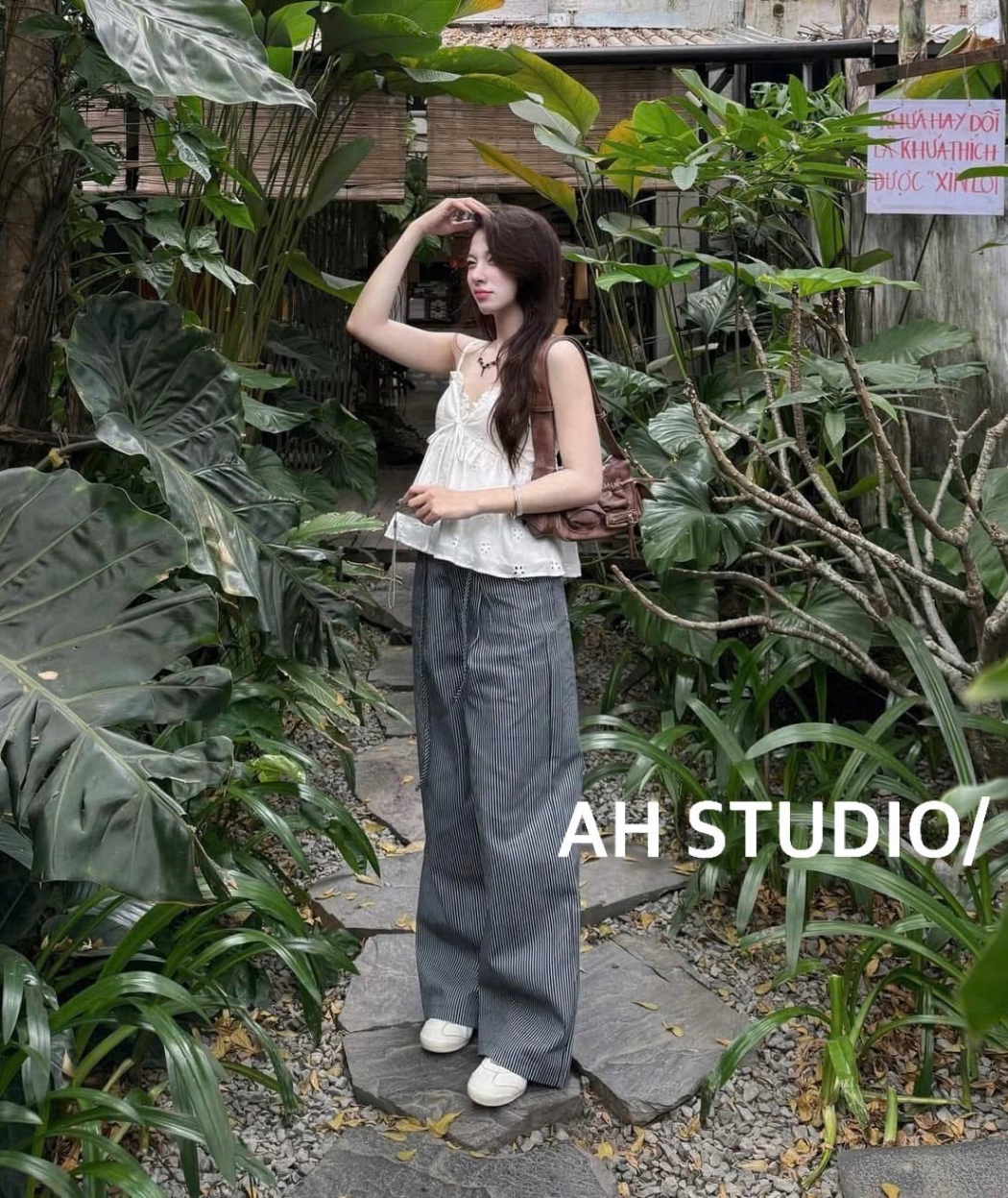 ÁO THÔ HOA ĐỤC LỖ 2S MÀU TRẮNG