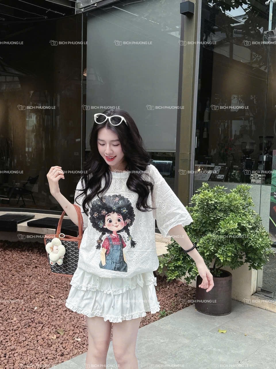 ÁO REN HOA NỔI ĐỤC LỖ QC THÊU CÔ GÁI