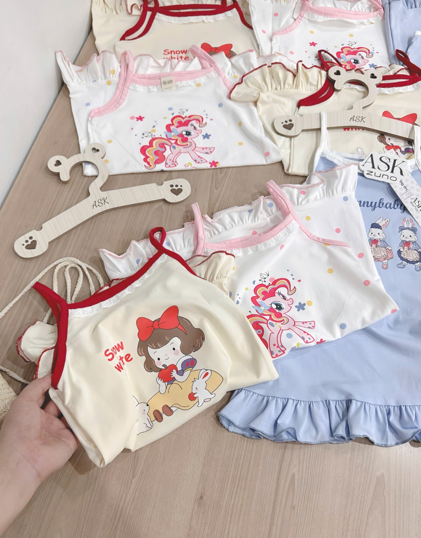 SET 3 VÂY 2S NGỰA SNOW BG
