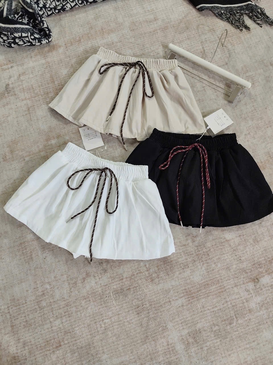 CHÂN VÁY THÔ XOÈ KAKI DÁNG NGẮN