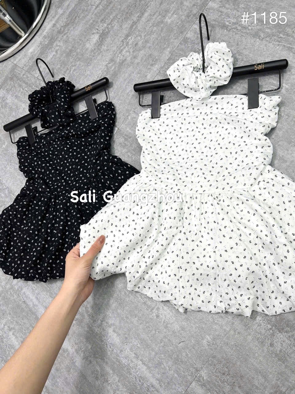 ÁO CÚP CHẤM BI KÈM CHUN TÓC