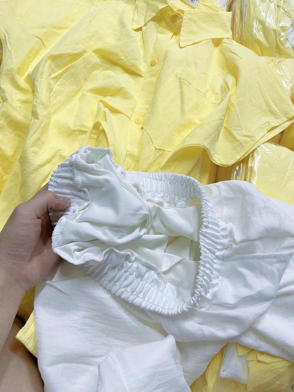 SÉT ÁO VÀNG VẠT LỆCH QUẦN SUÔNG
