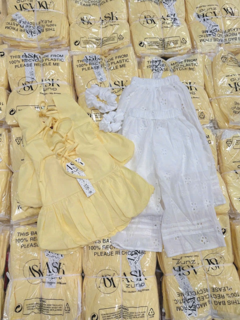 SET ÁO YẾM VÀNG BUỘC DÂY MIX QUẦN SUÔNG THÊU HOA ĐỤC LỖ