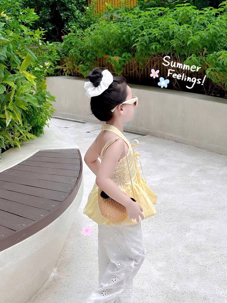 SET ÁO YẾM VÀNG BUỘC DÂY MIX QUẦN SUÔNG THÊU HOA ĐỤC LỖ