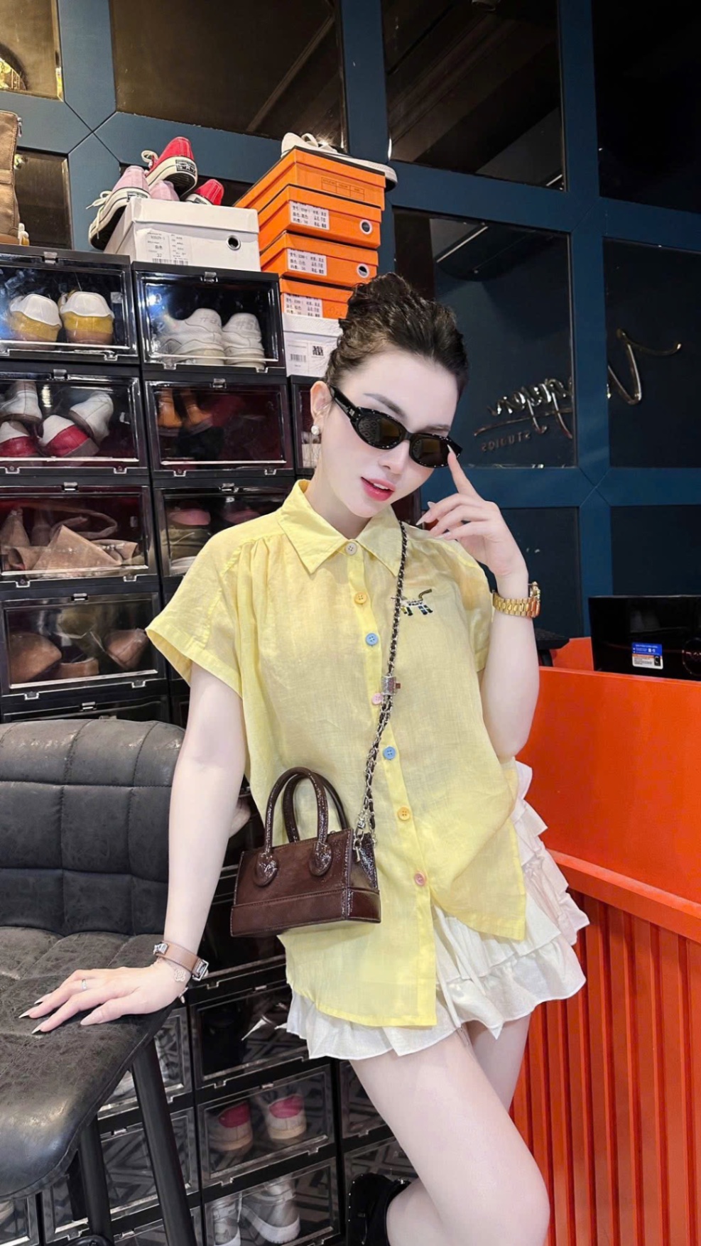 ÁO SƠ MI TAY LIỀN CÚC MÀU THÊU NGỰA