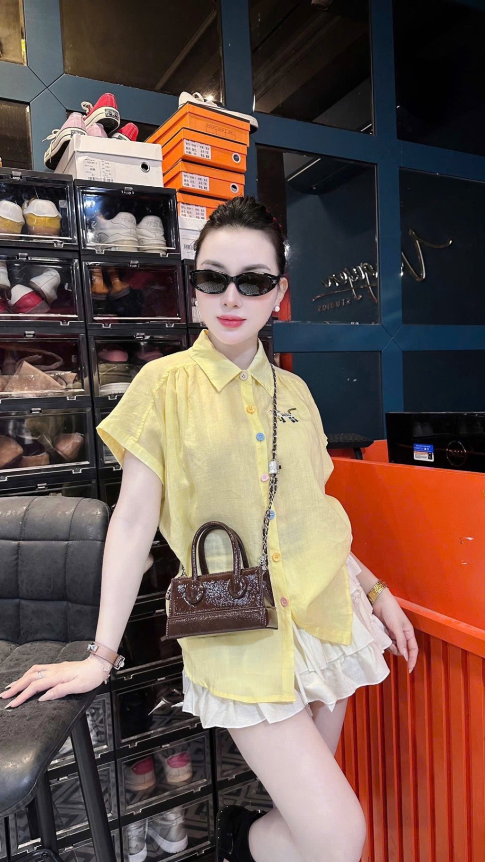 ÁO SƠ MI TAY LIỀN CÚC MÀU THÊU NGỰA