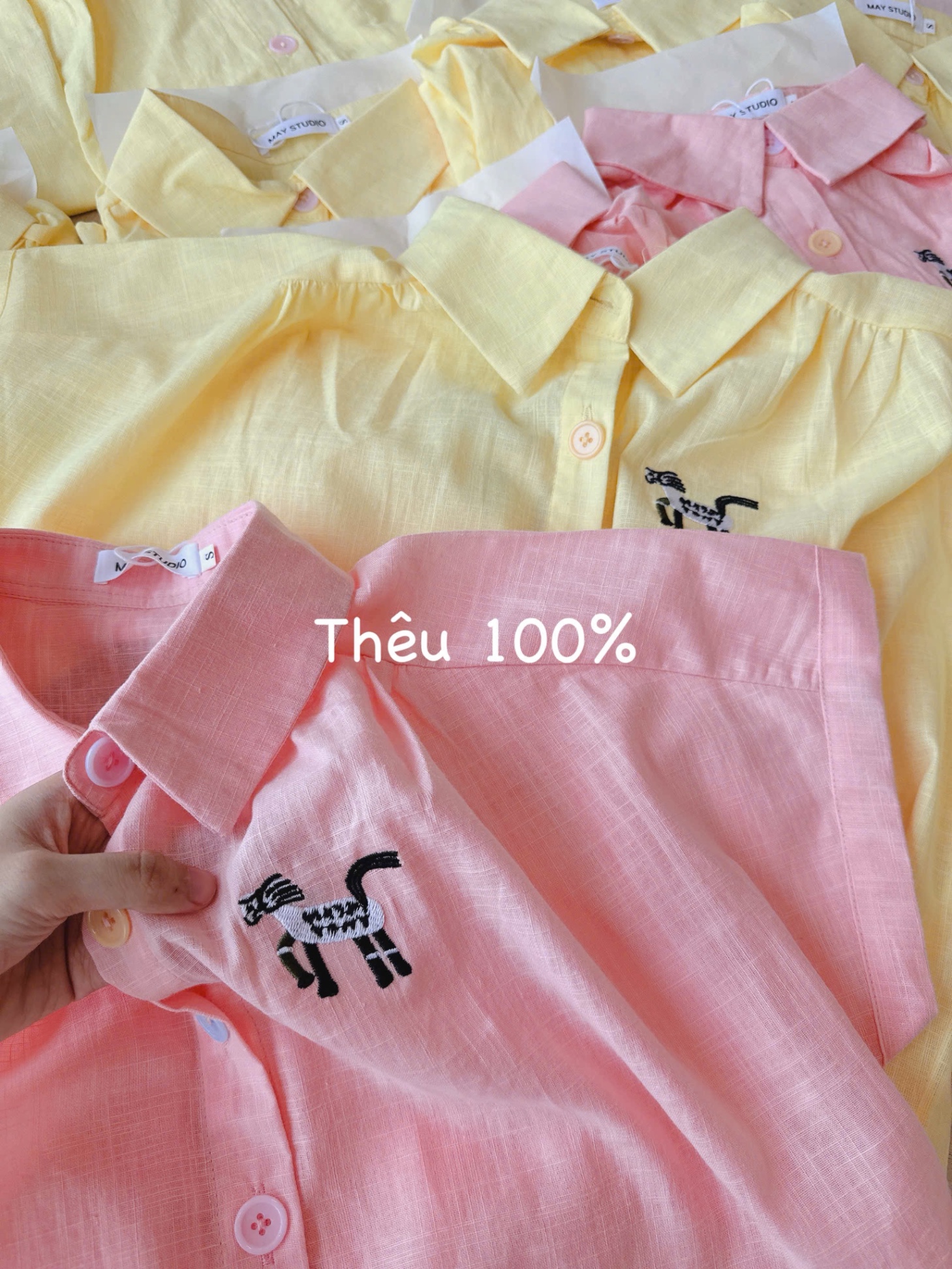ÁO SƠ MI TAY LIỀN CÚC MÀU THÊU NGỰA