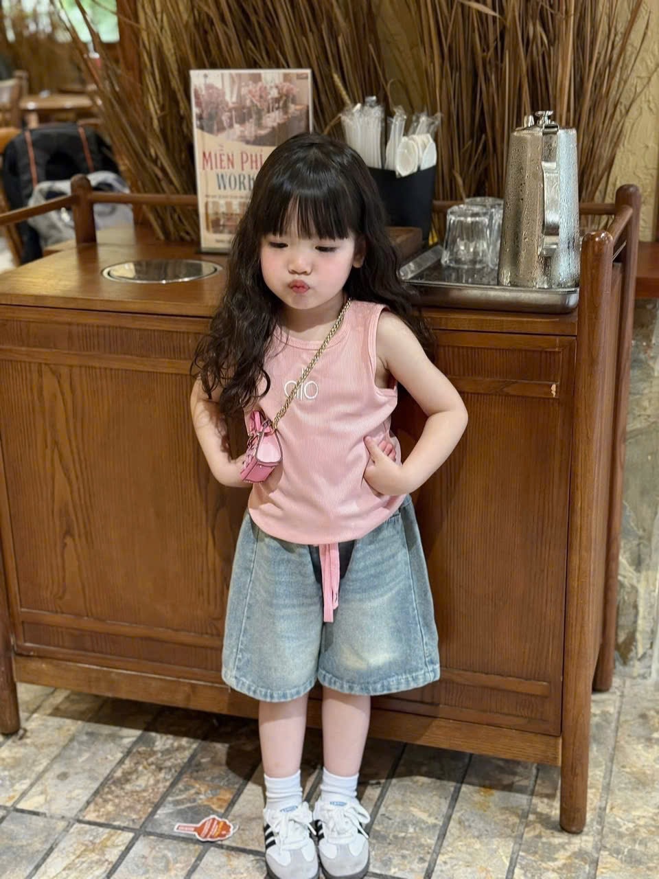 BỘ ĐÙI BA LỖ QUẦN JEAN THÊU CHỮ ALO