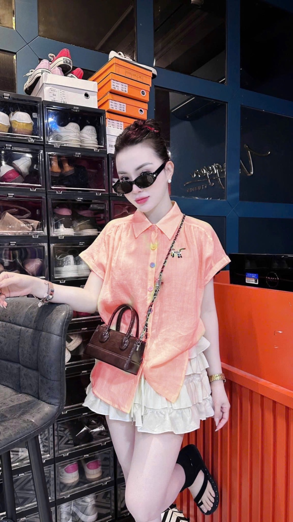 ÁO SƠ MI TAY LIỀN CÚC MÀU THÊU NGỰA