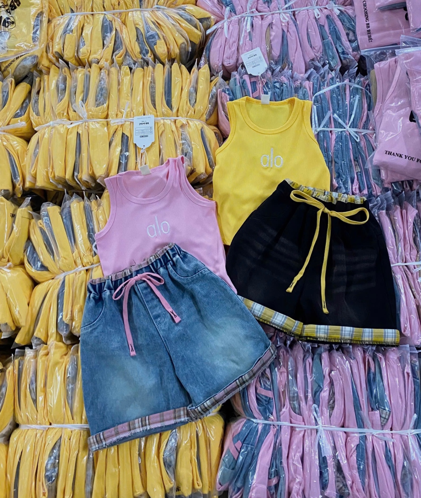 BỘ ĐÙI BA LỖ QUẦN JEAN THÊU CHỮ ALO
