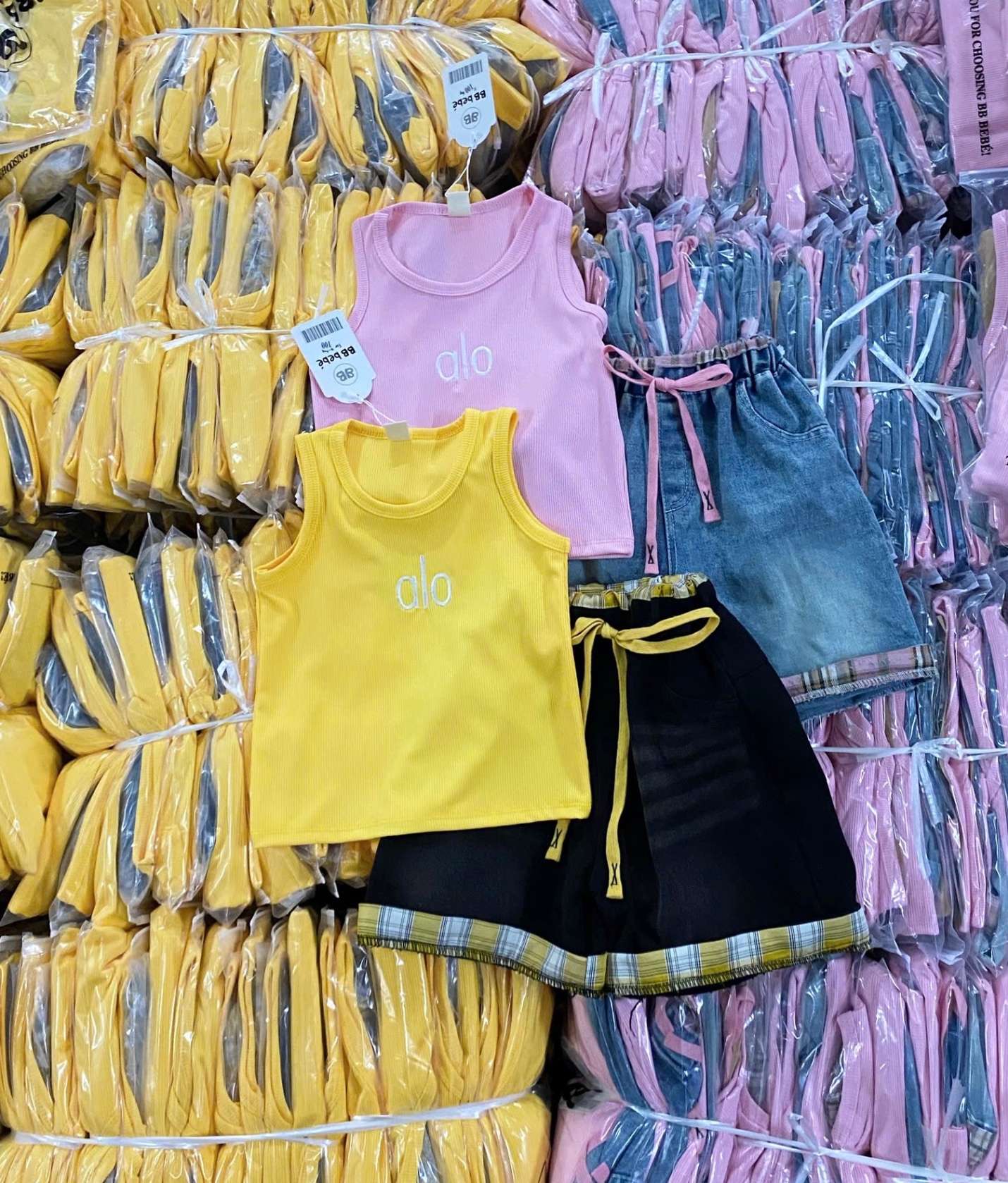 BỘ ĐÙI BA LỖ QUẦN JEAN THÊU CHỮ ALO