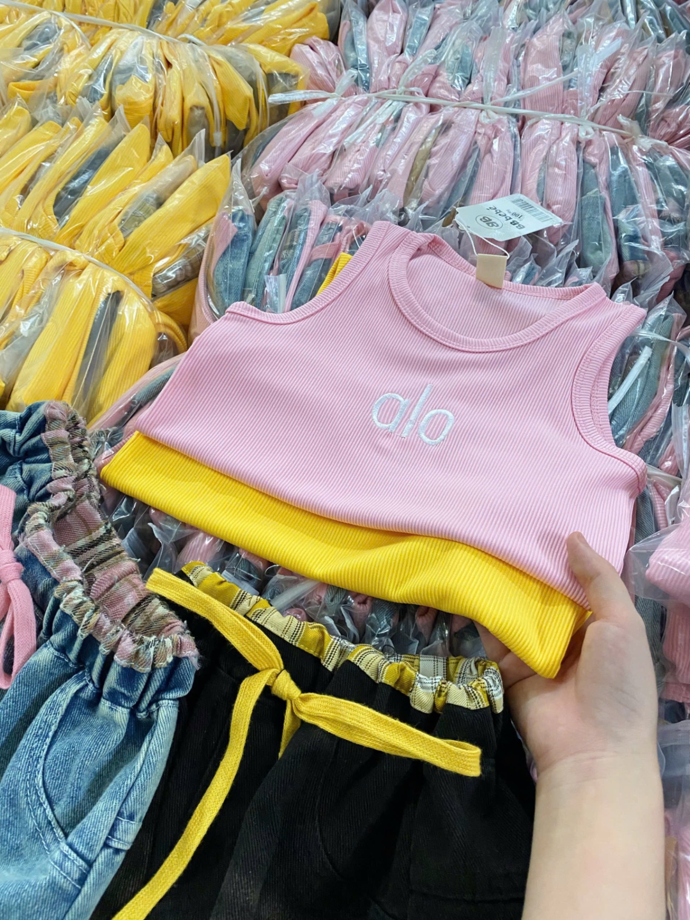 BỘ ĐÙI BA LỖ QUẦN JEAN THÊU CHỮ ALO