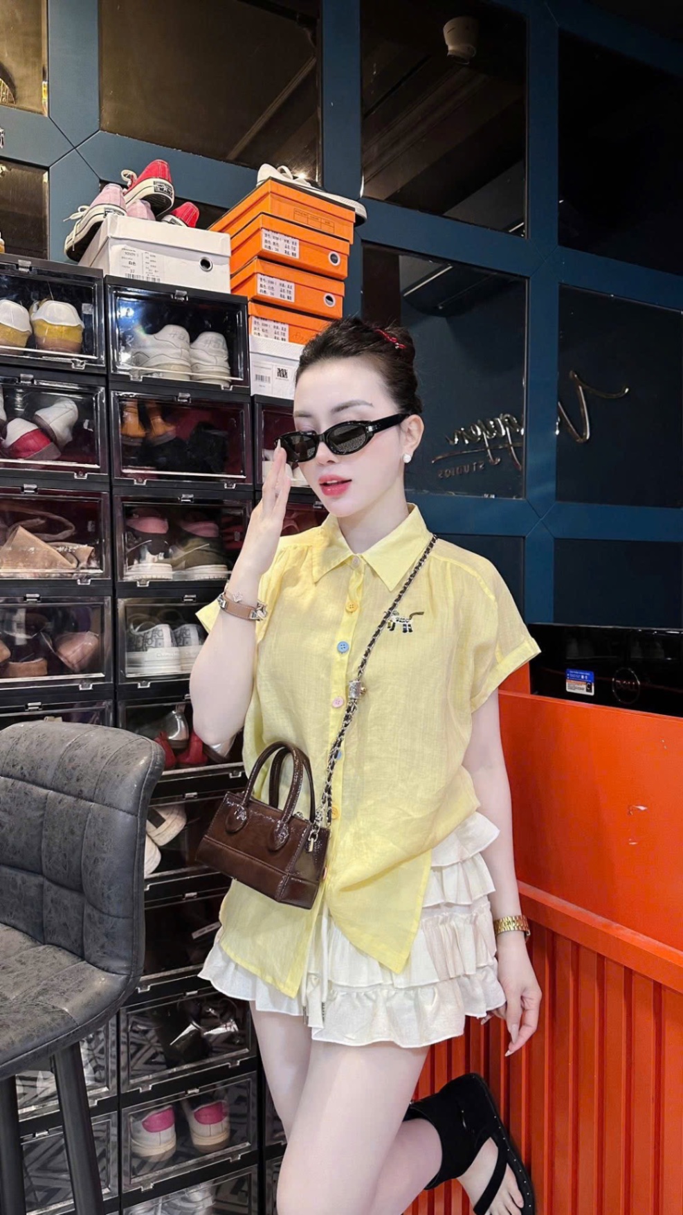 ÁO SƠ MI TAY LIỀN CÚC MÀU THÊU NGỰA