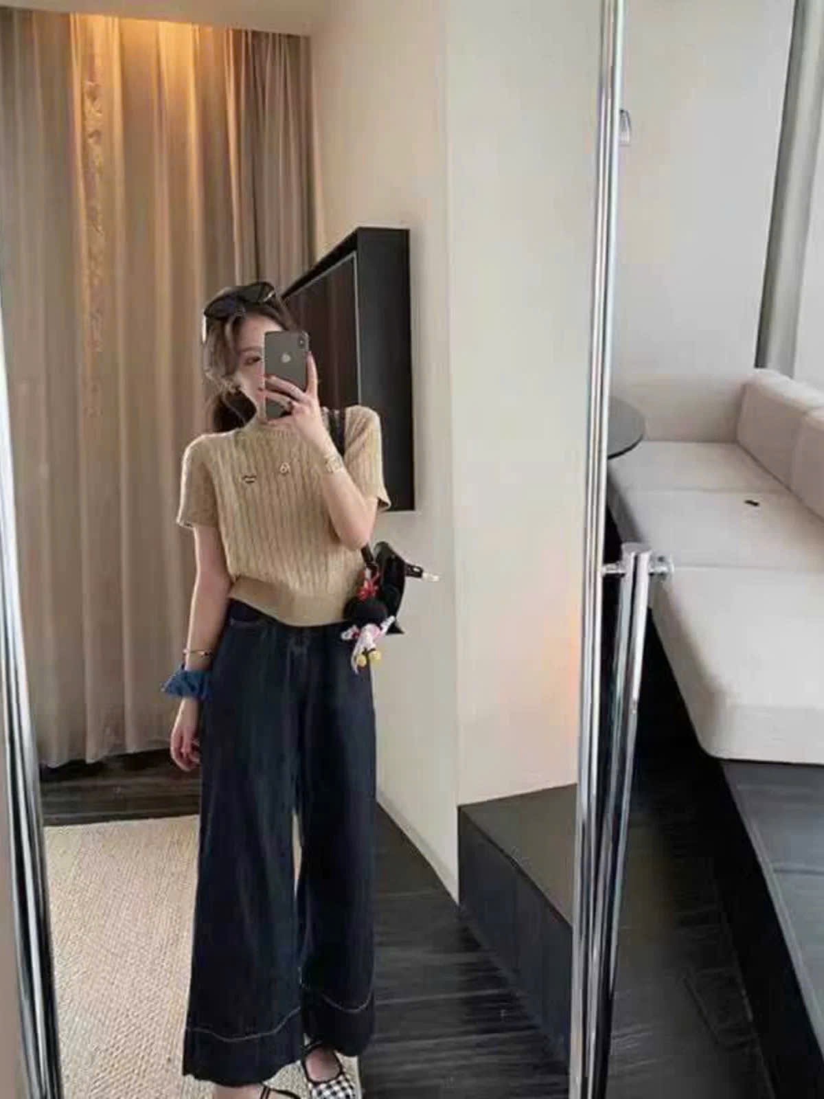 QUẦN JEAN SUÔNG WGWE THÊU CHỈ NỔI GẤU TO