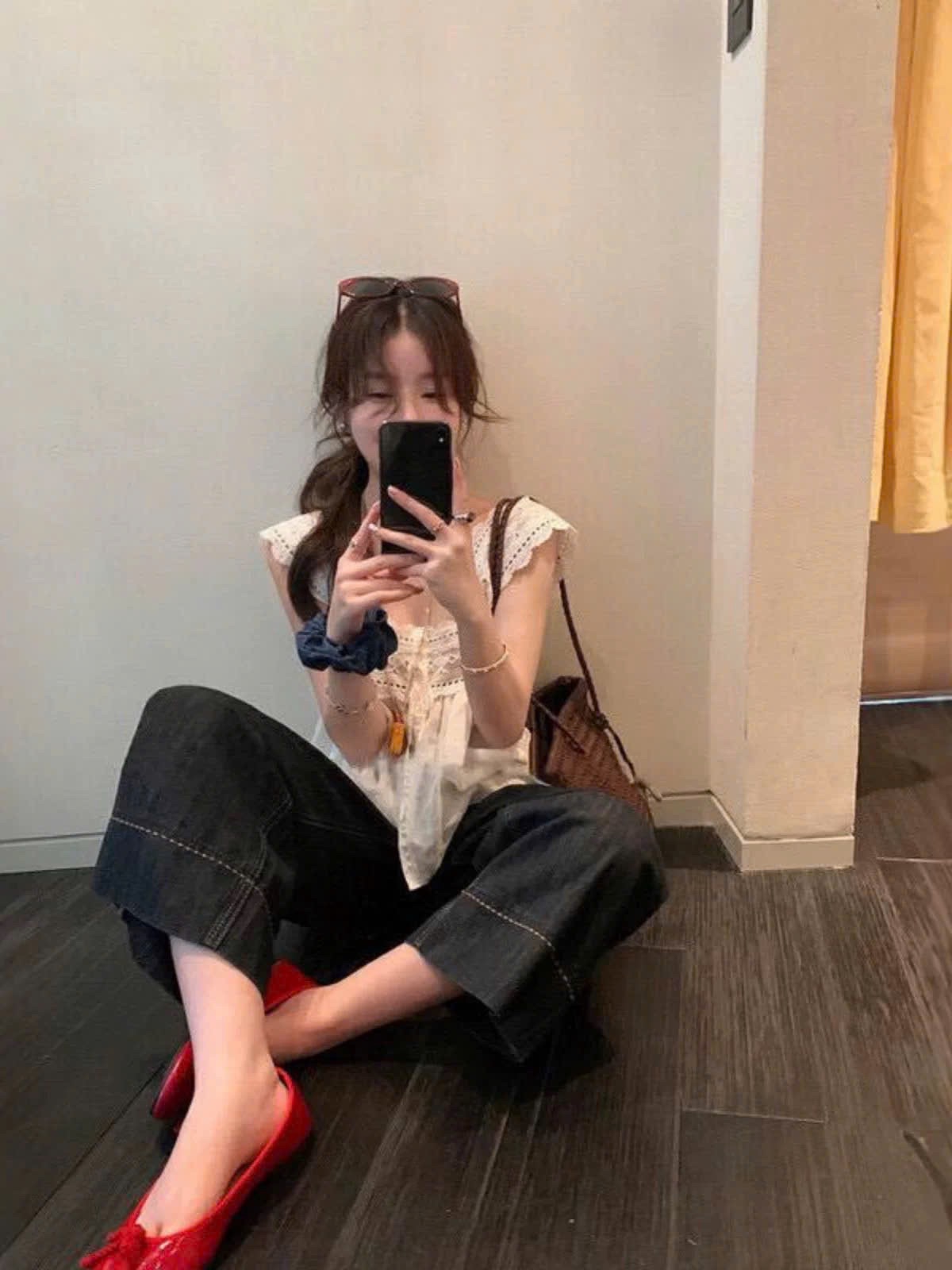 QUẦN JEAN SUÔNG WGWE THÊU CHỈ NỔI GẤU TO