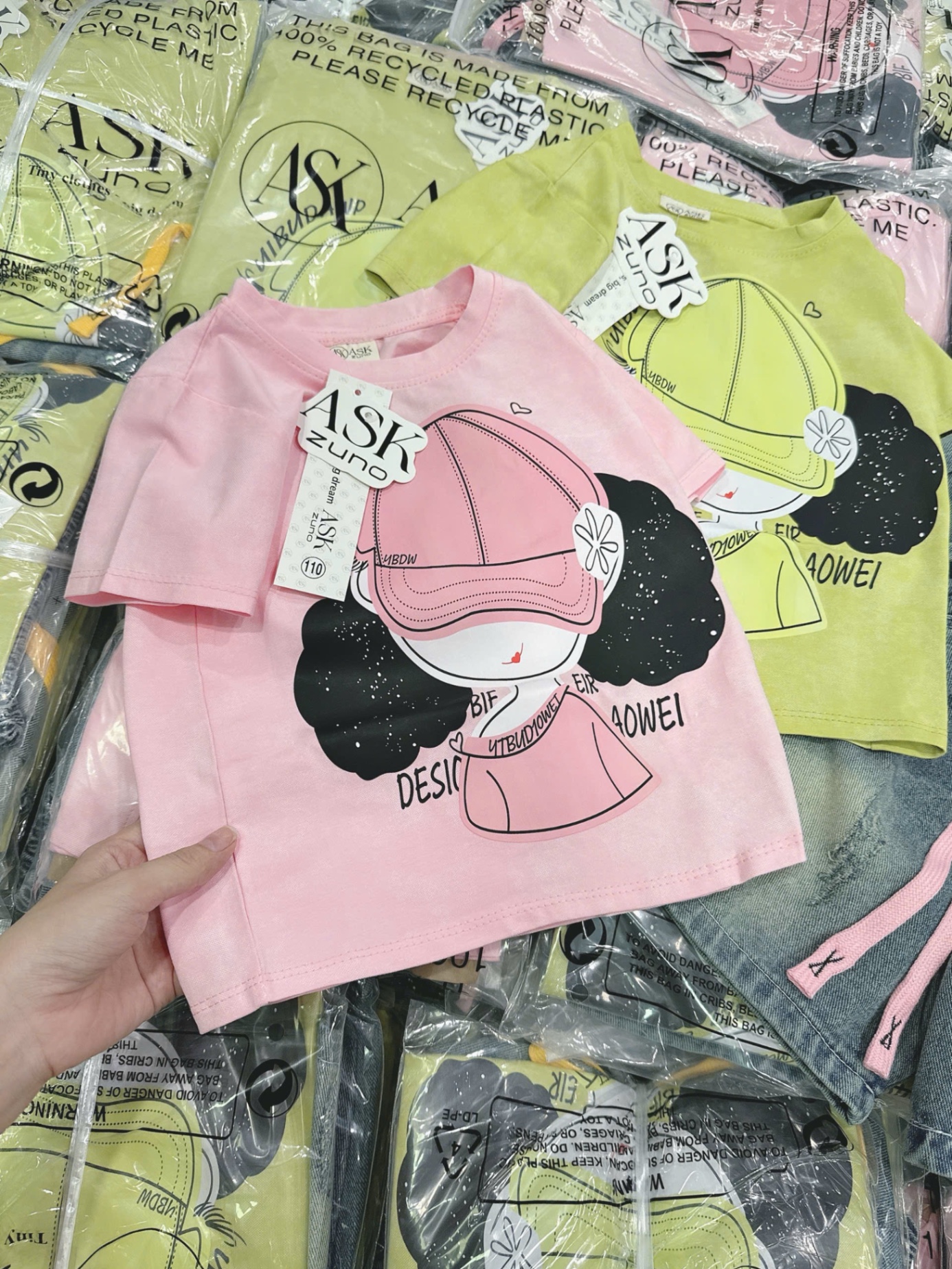 SÉT BỘ CÔ GÁI ĐỘI MŨ QUẦN JEAN