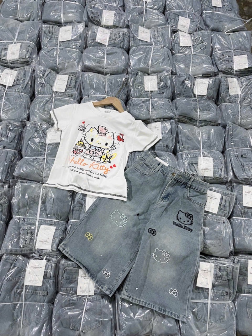 SÉT ÁO TRẮNG HÌNH MÈO KITTY QUẦN JEAN