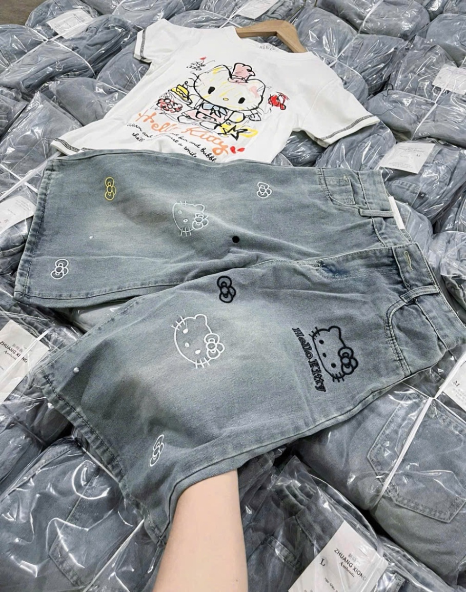 SÉT ÁO TRẮNG HÌNH MÈO KITTY QUẦN JEAN