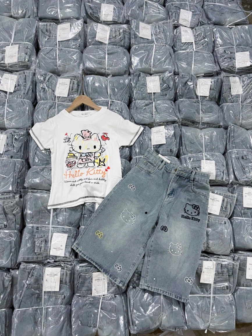 SÉT ÁO TRẮNG HÌNH MÈO KITTY QUẦN JEAN