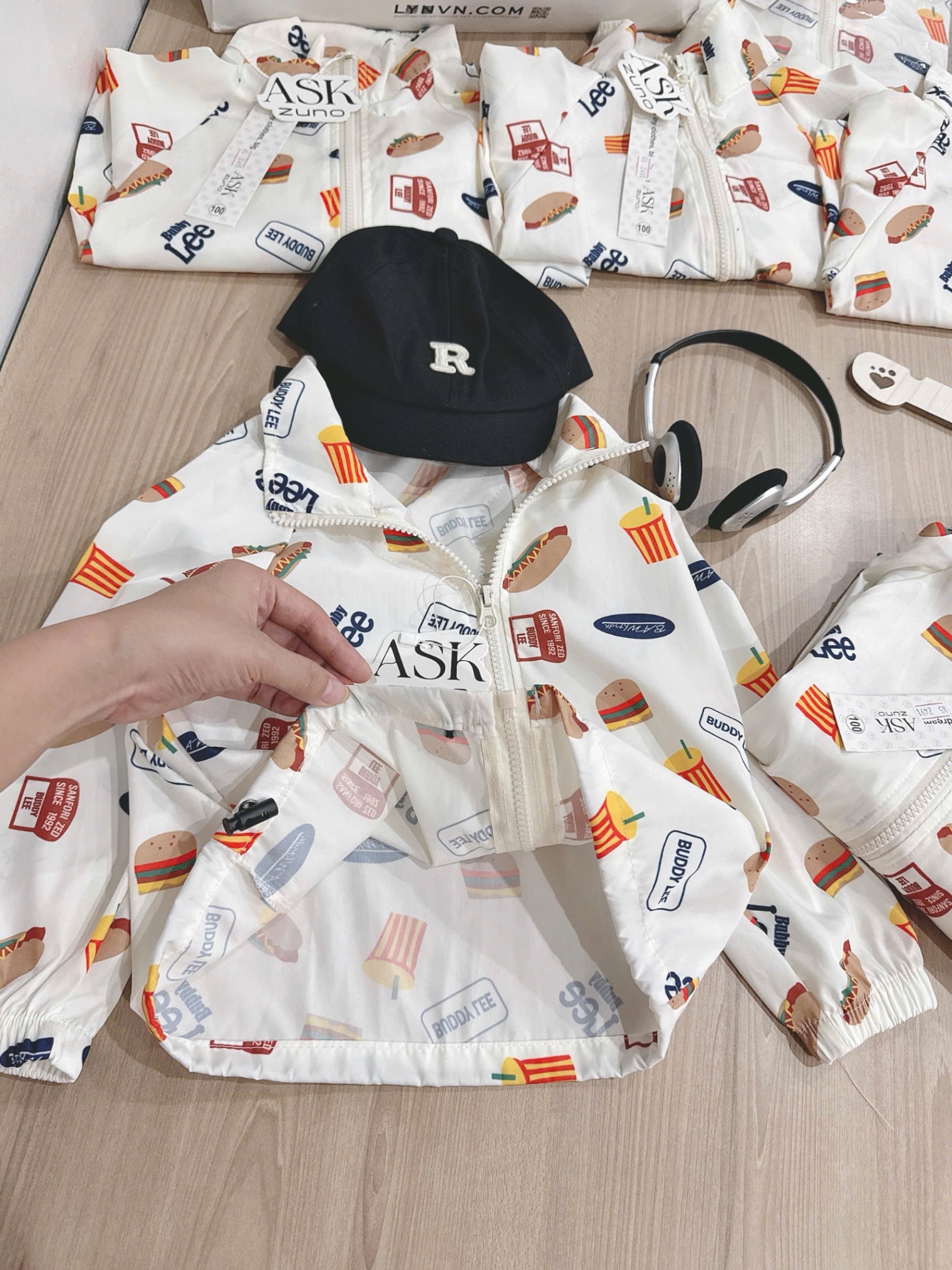 ÁO KHOÁC GIÓ HÌNH BÁNH LEE BT
