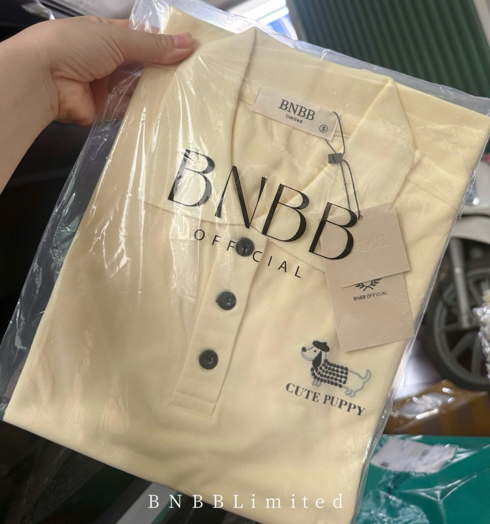 ÁO POLO CỘC VÀNG THÊU CÚN BNBB