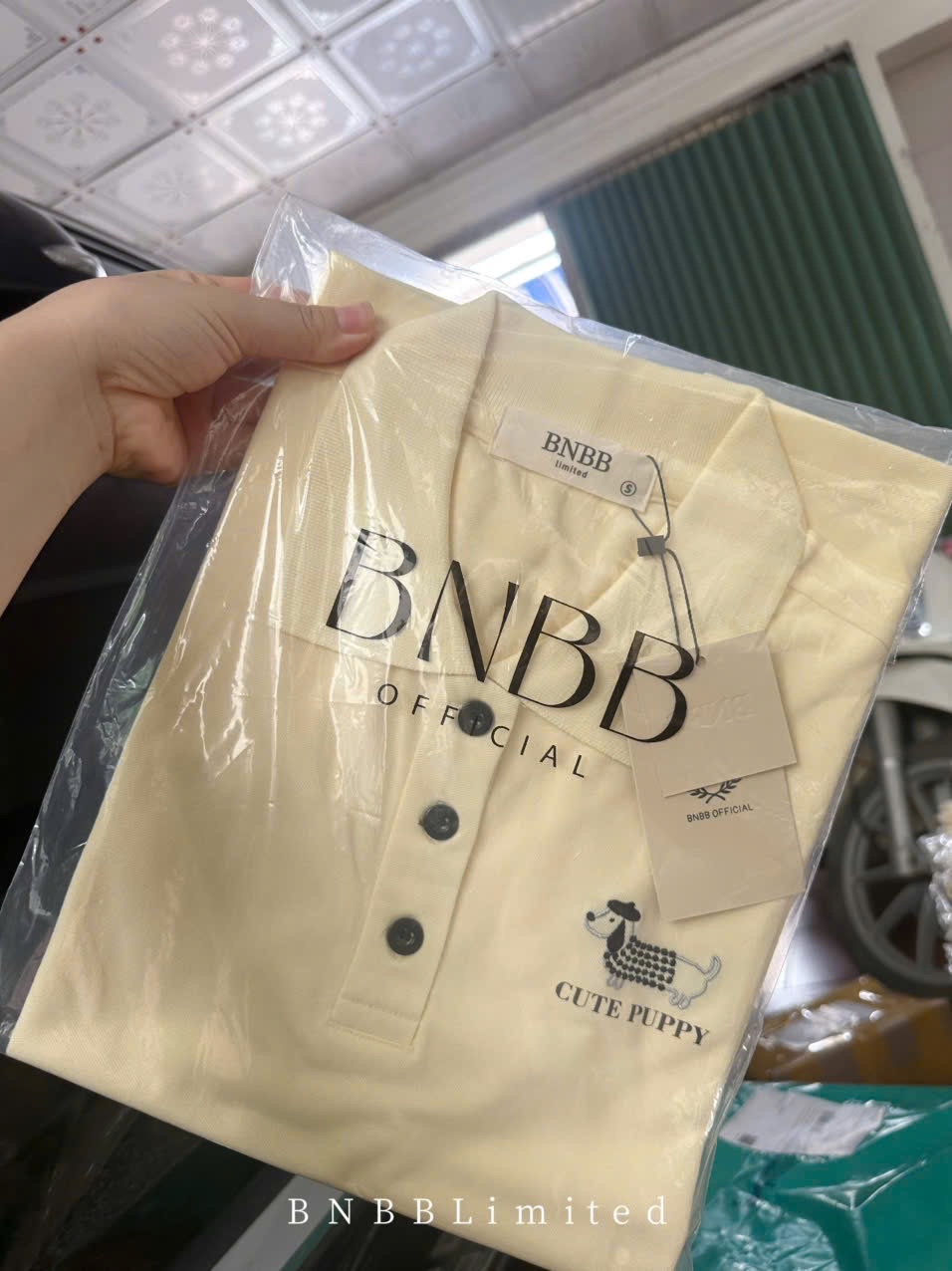 ÁO POLO CỘC VÀNG THÊU CÚN BNBB