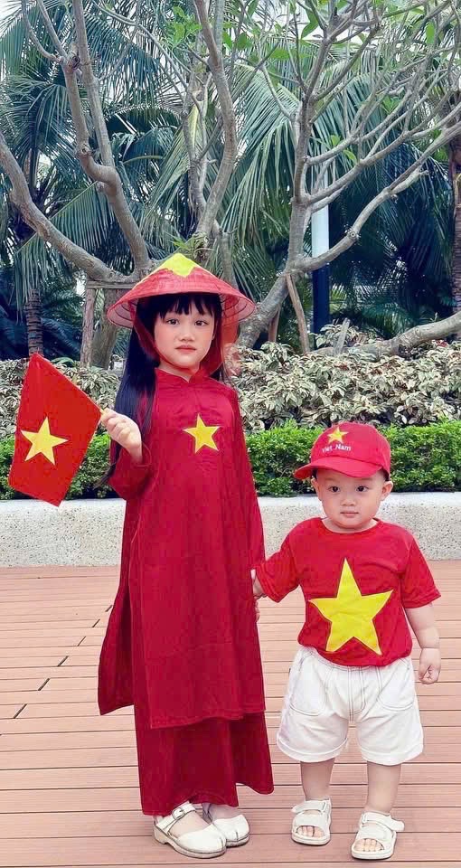 ÁO DÀI ĐỎ SAO VÀNG BG