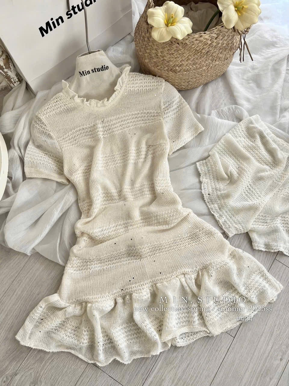 SET VÁY ĐUÔI BÈO CỘC TAY MÀU BE KEM