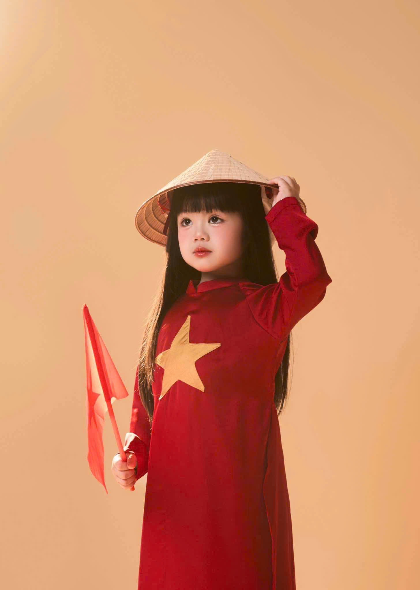 ÁO DÀI ĐỎ SAO VÀNG BG