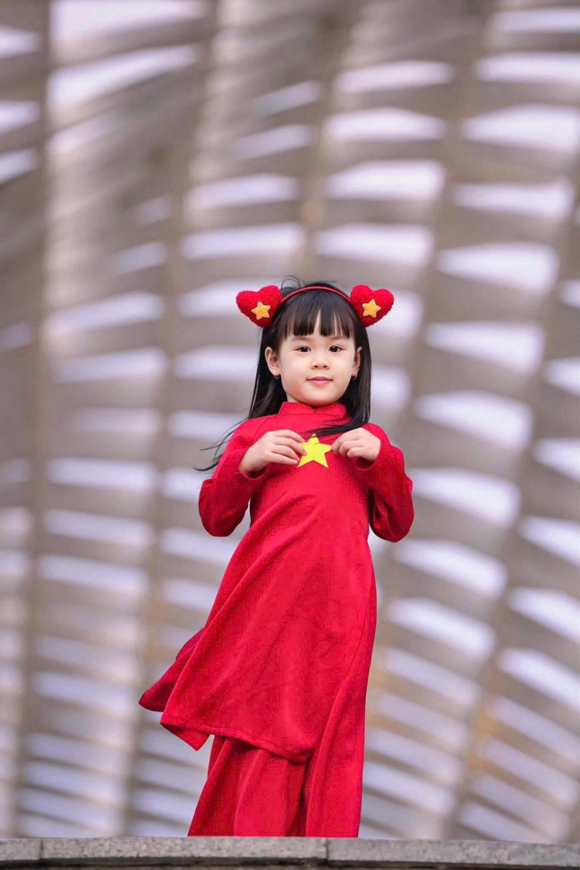 ÁO DÀI ĐỎ SAO VÀNG BG