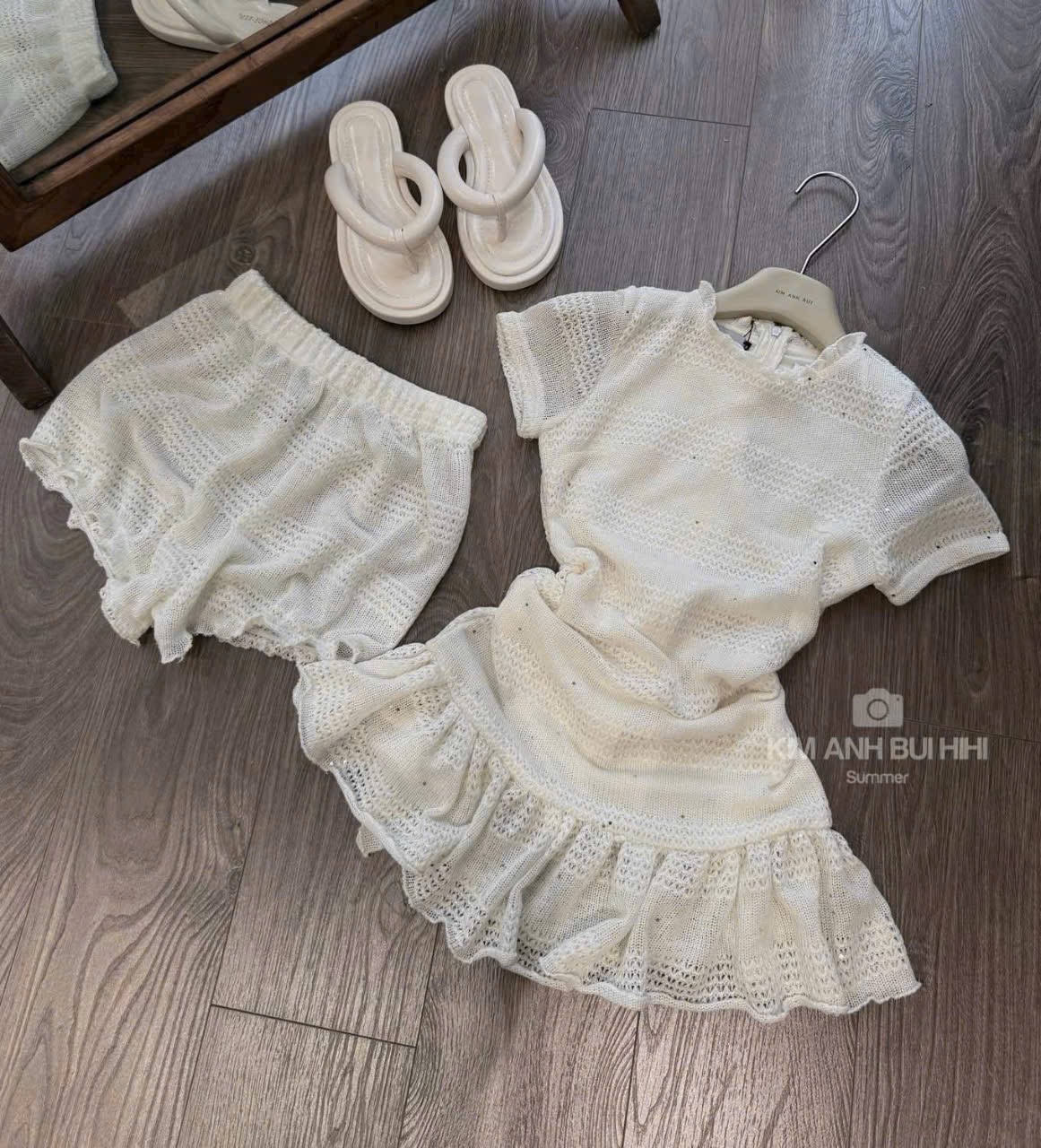 SET VÁY ĐUÔI BÈO CỘC TAY MÀU BE KEM