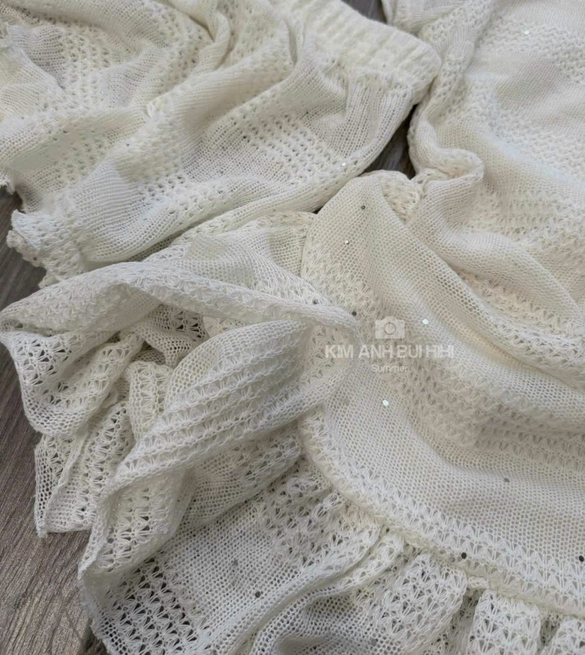 SET VÁY ĐUÔI BÈO CỘC TAY MÀU BE KEM