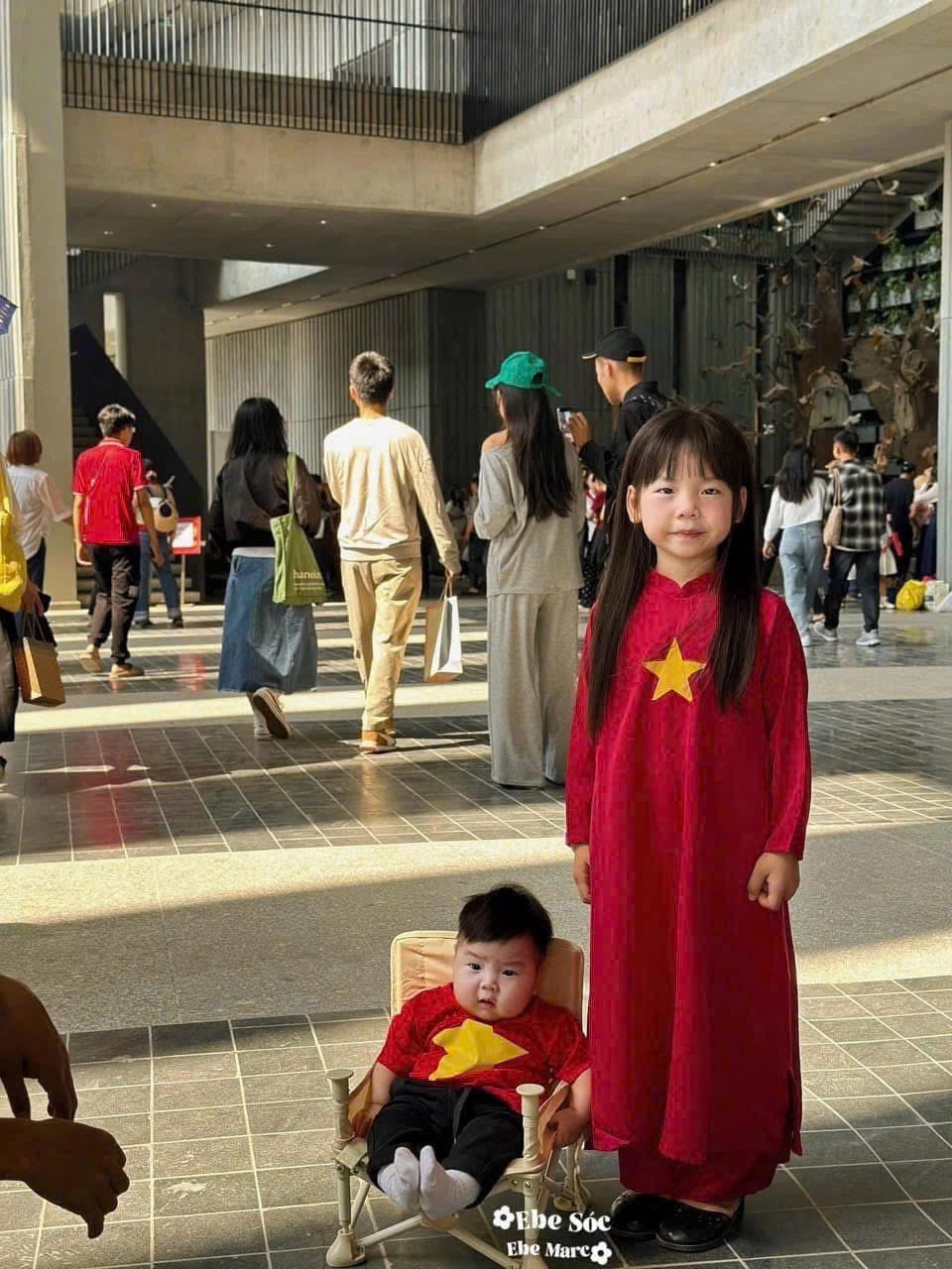 ÁO DÀI ĐỎ SAO VÀNG BG
