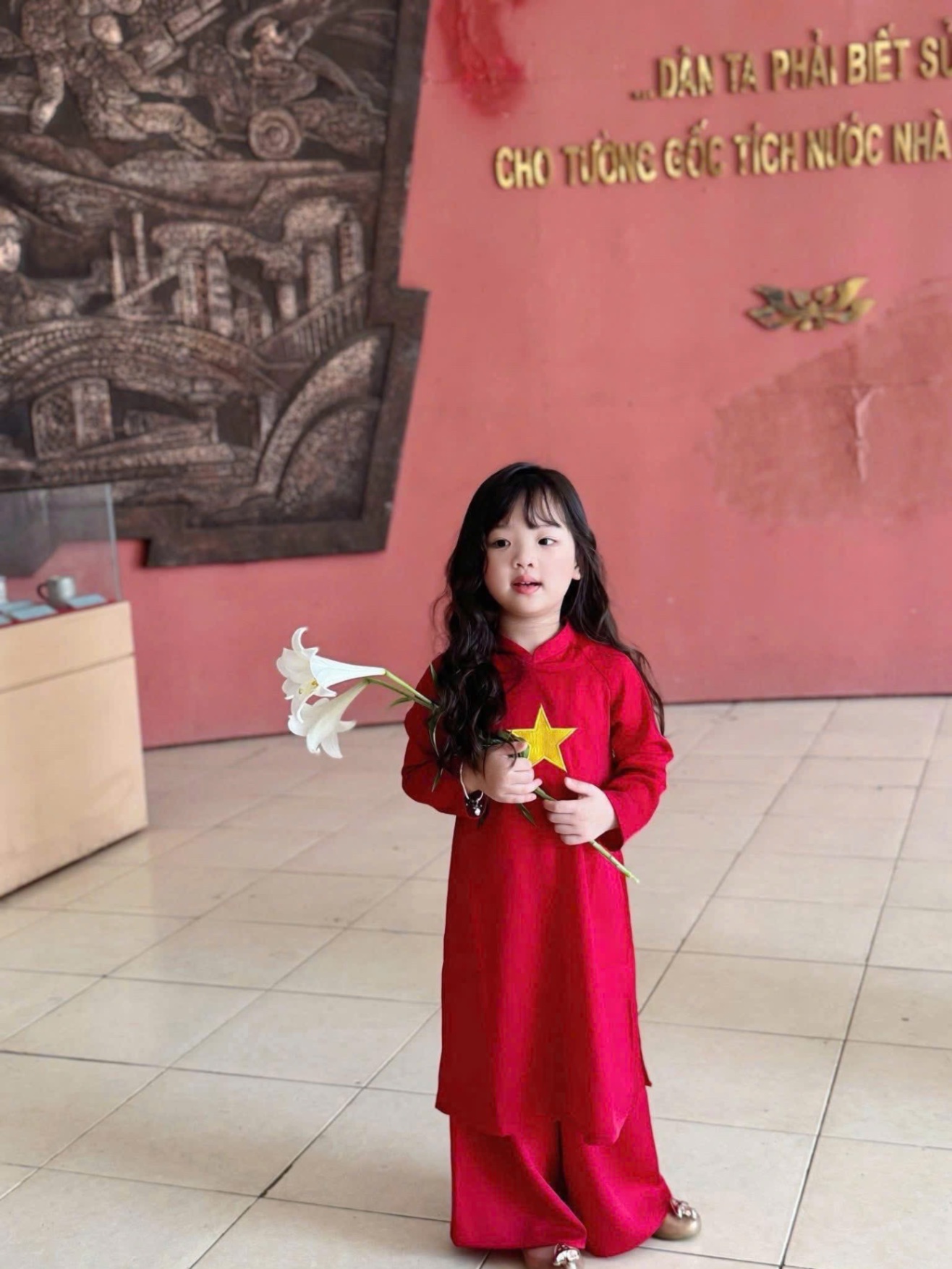 ÁO DÀI ĐỎ SAO VÀNG BG