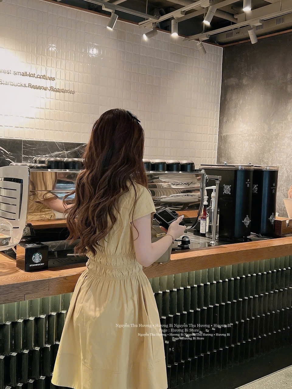 VÁY XOÈ VÀNG CHUN EO NỮ
