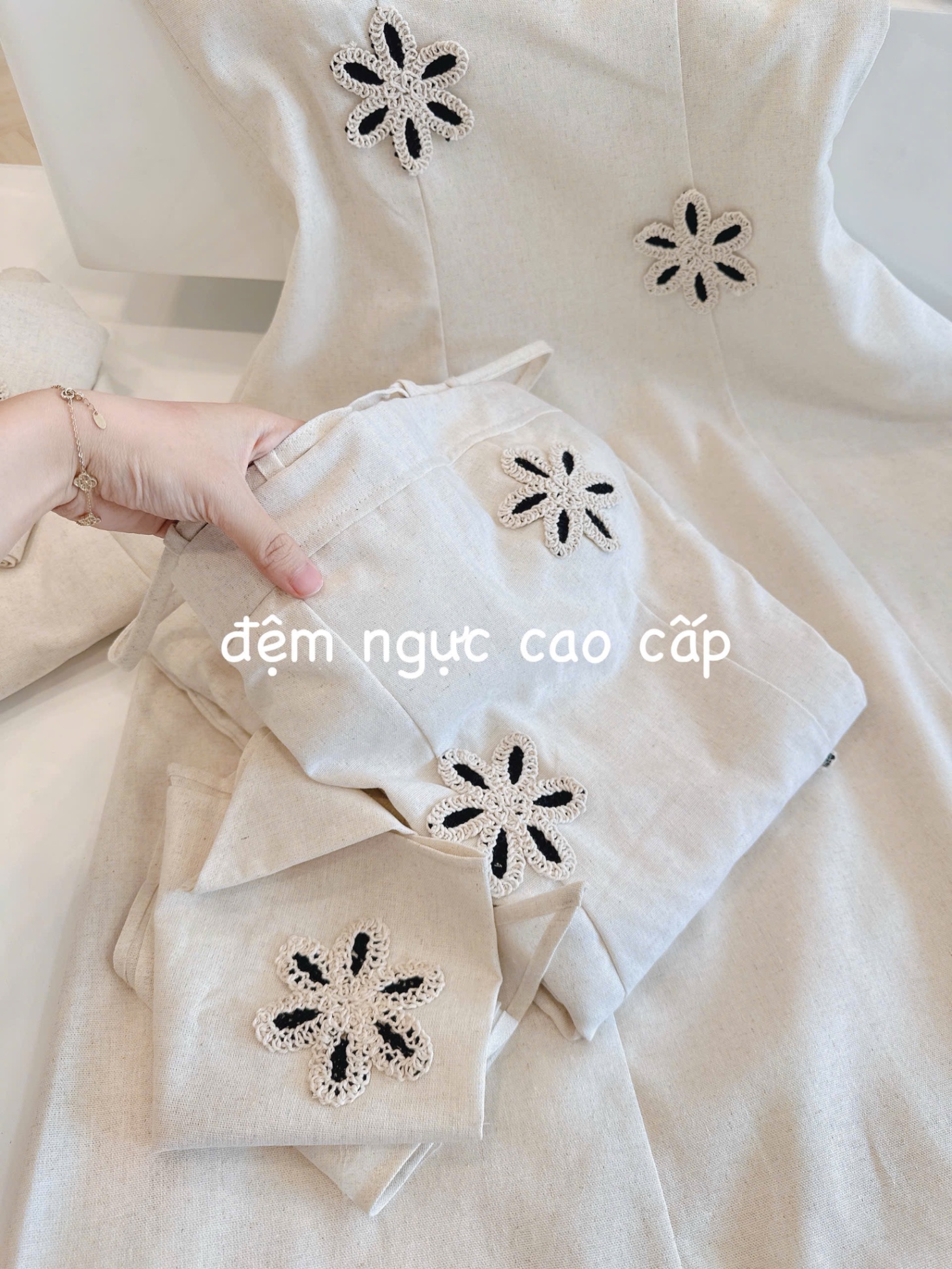 VÁY 2S CÚP NGỰC BE HOA NỔI