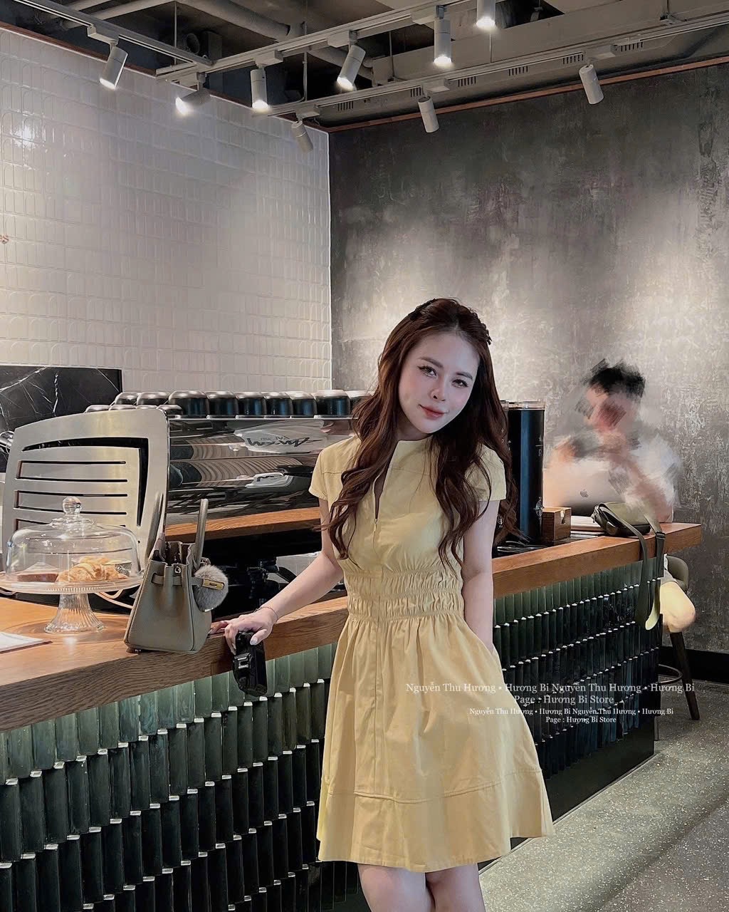 VÁY XOÈ VÀNG CHUN EO NỮ
