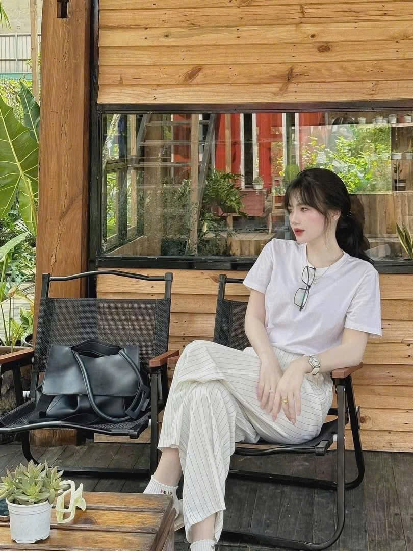 SET ÁO PHÔNG TRẮNG CỘC QUẦN KẺ SUÔNG