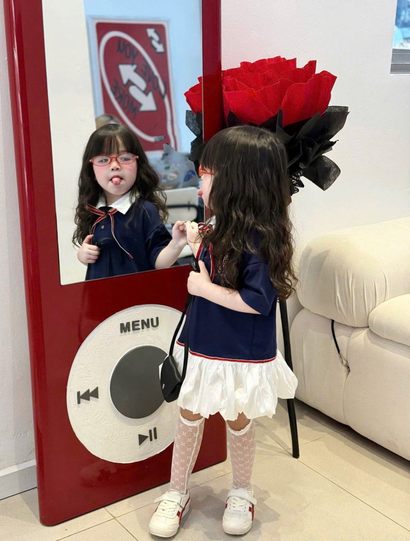 VÁY POLO THAN PHỐI TRẮNG HUY HIỆU BG