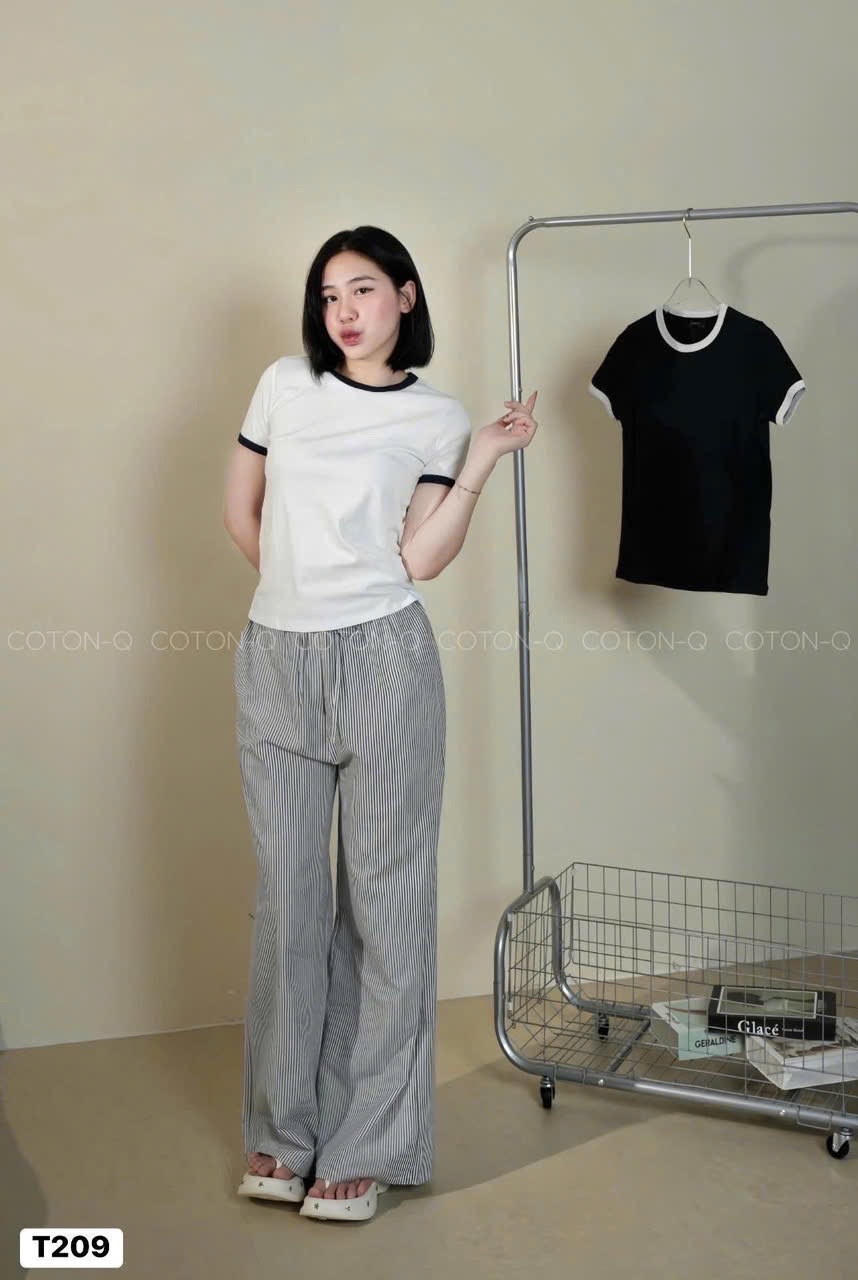 SET 2 ÁO ZIP TRƠN CỔ VIỀN ĐEN TRẮNG