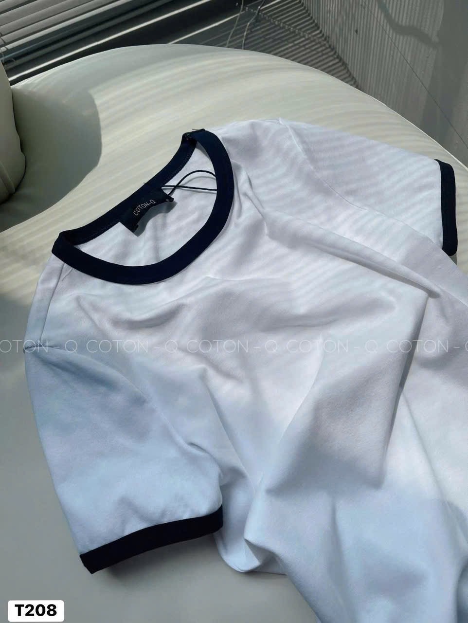 SET 2 ÁO ZIP TRƠN CỔ VIỀN ĐEN TRẮNG