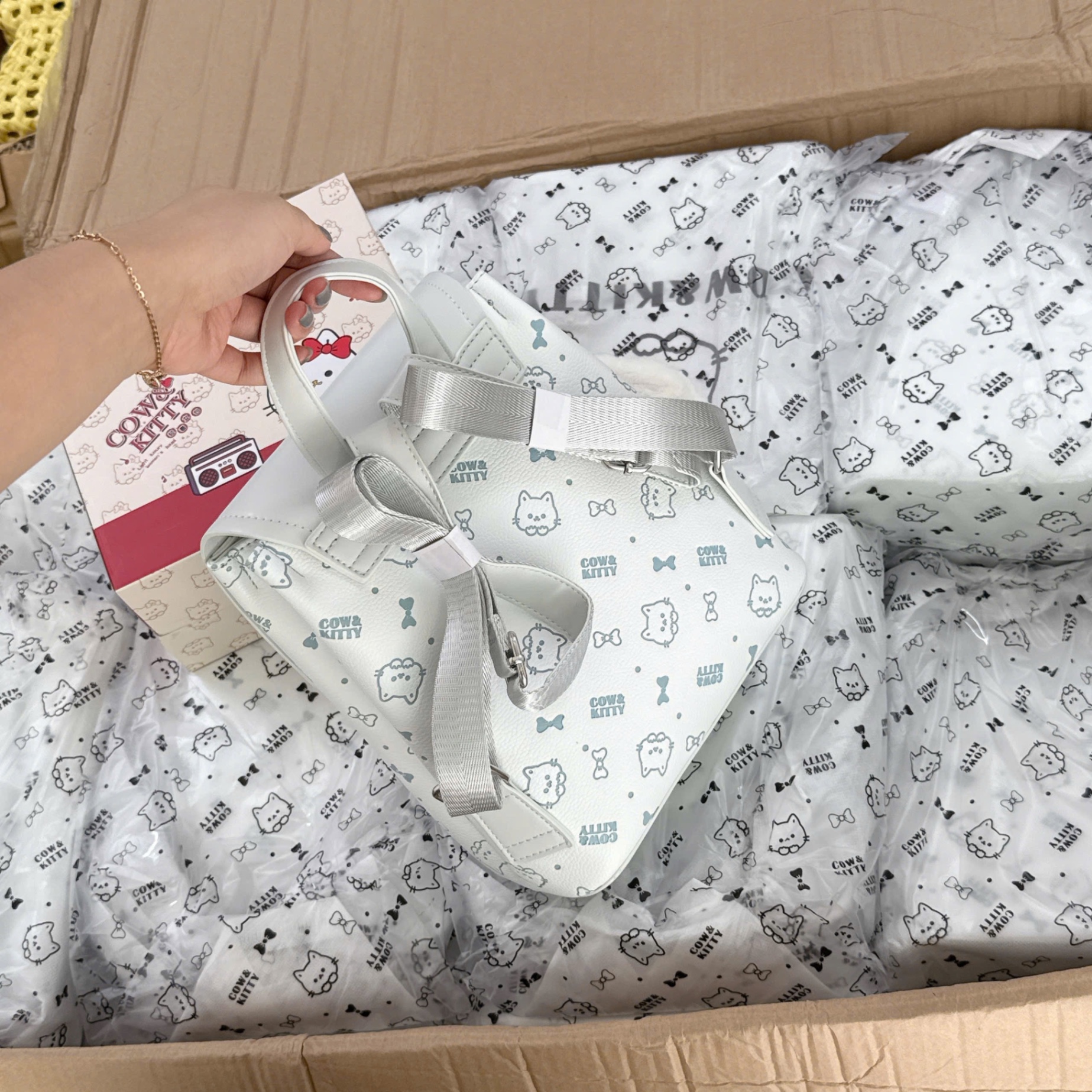BALO HELLO KITTY MÀU XANH SZ 22