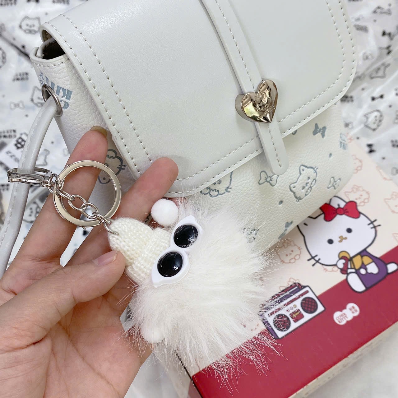TÚI ĐEO CHÉO COW KITTY NẮP KHOÁ TIM M8002