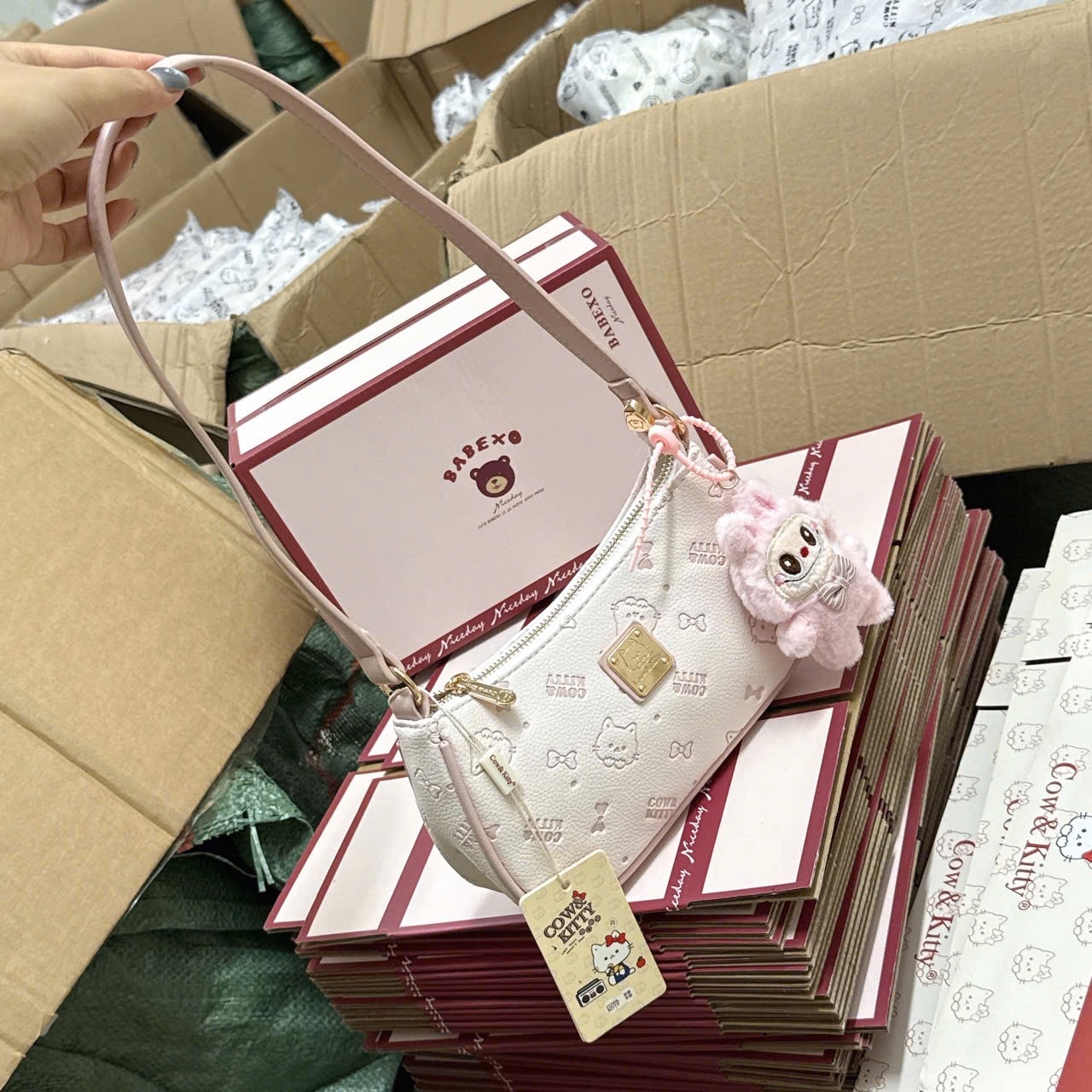 M8062 - TÚI KẸP NÁCH COW KITTY HỒNG fullbox