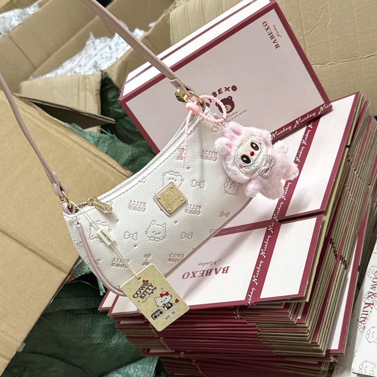 M8062 - TÚI KẸP NÁCH COW KITTY HỒNG fullbox