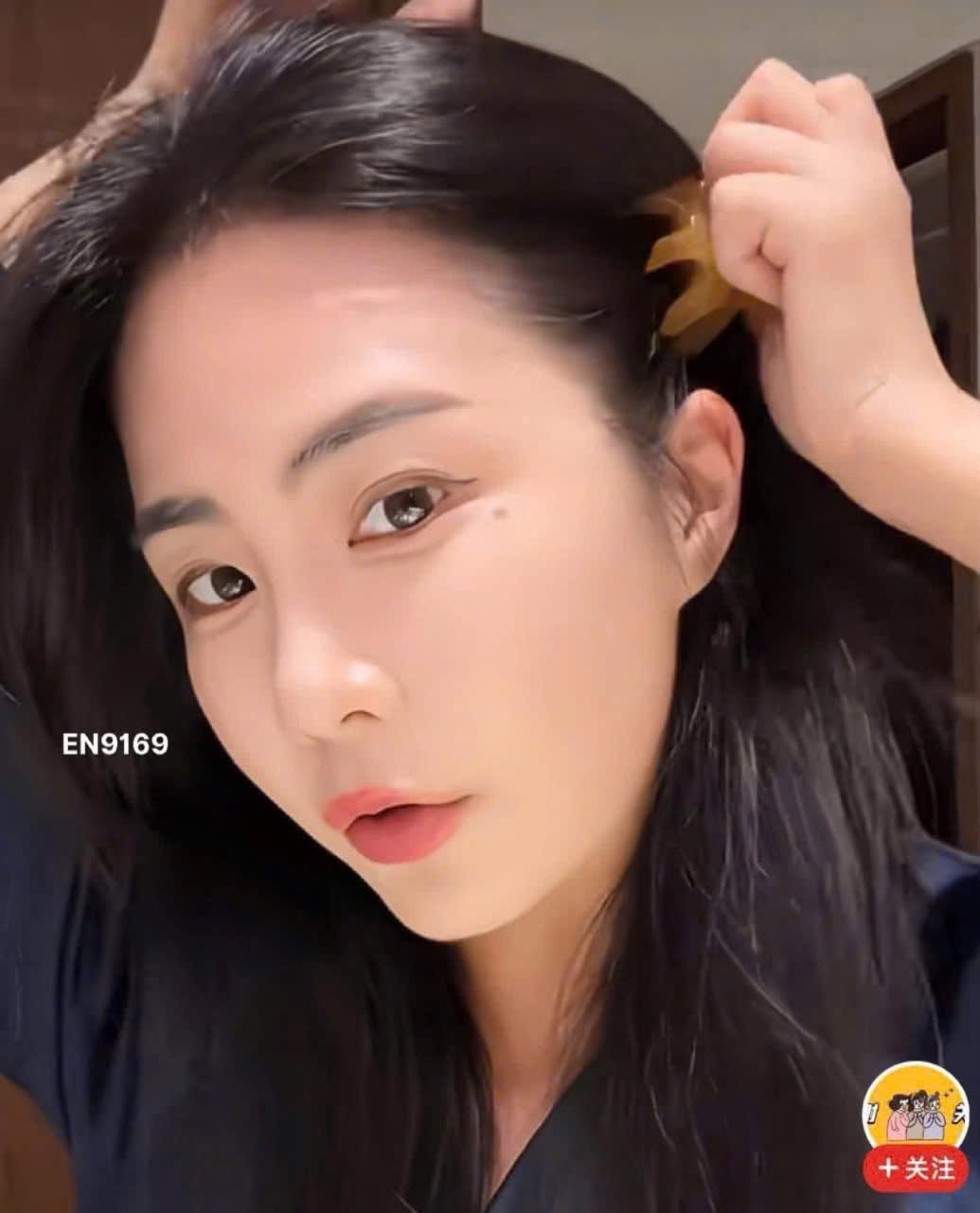 SÉT LƯỢC GÃI ĐẦU ĐÁ HỒNG