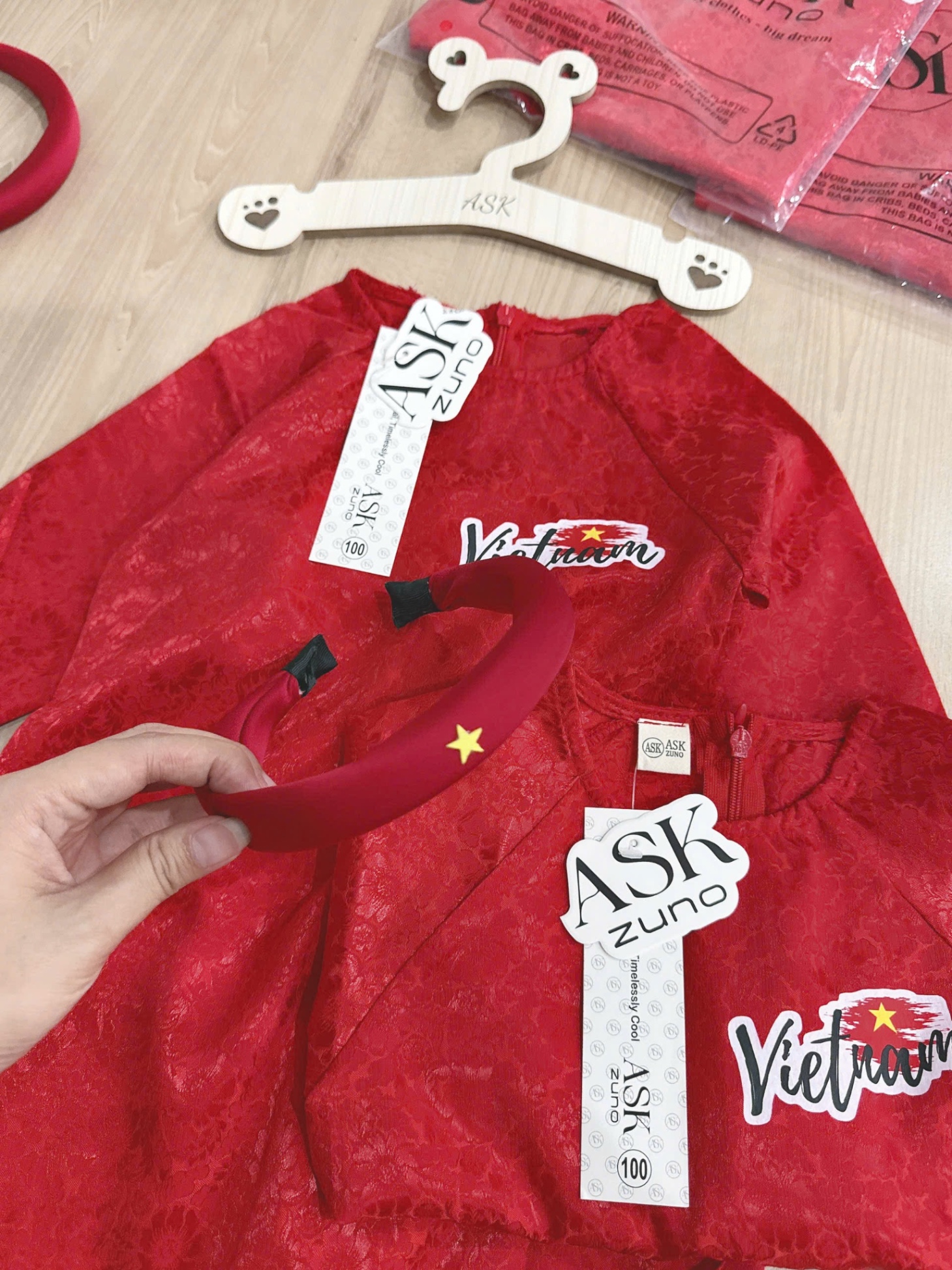 SET AO DÀI GẤM ĐỎ LOGO VIET NAM